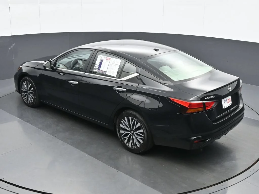 Used 2025 Black Nissan 2.5 SV image 20