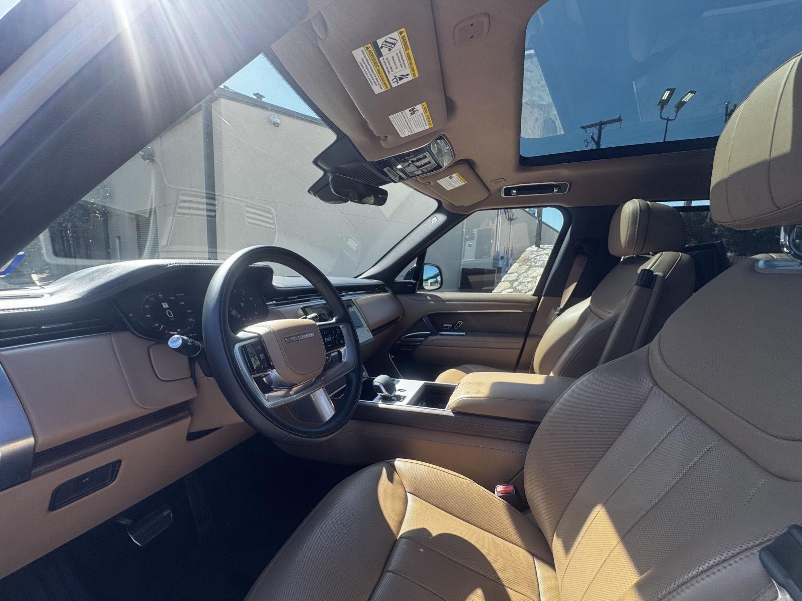 Used 2024 White Land Rover SE image 12