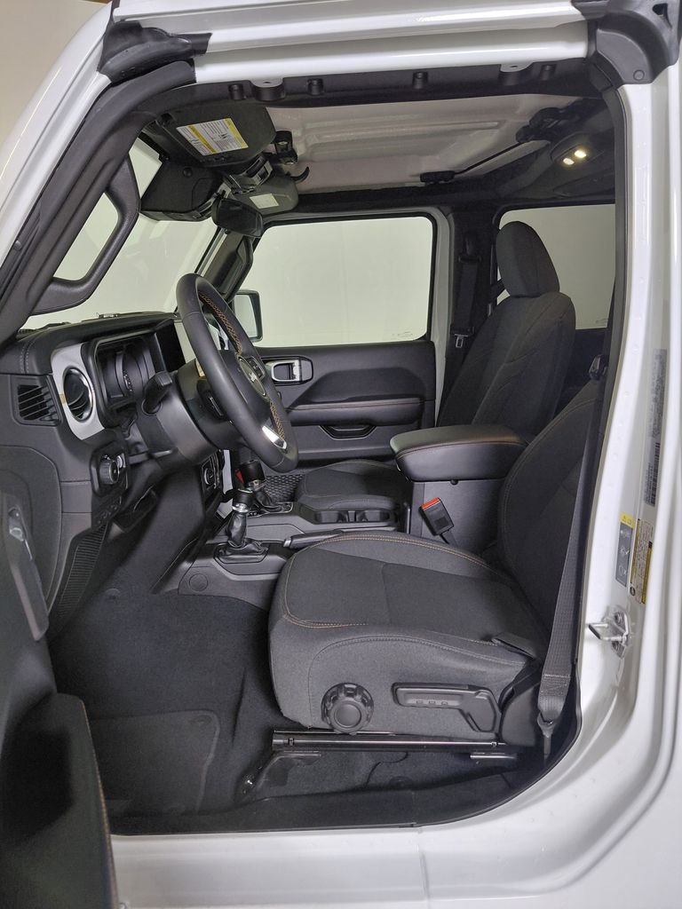 Certified Used 2025 White/off-white Jeep Sahara image 12