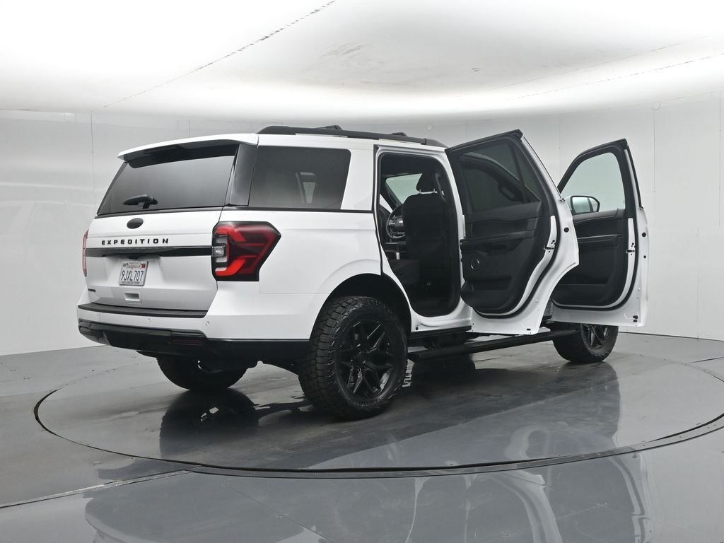 Used 2024 White Ford Limited image 35
