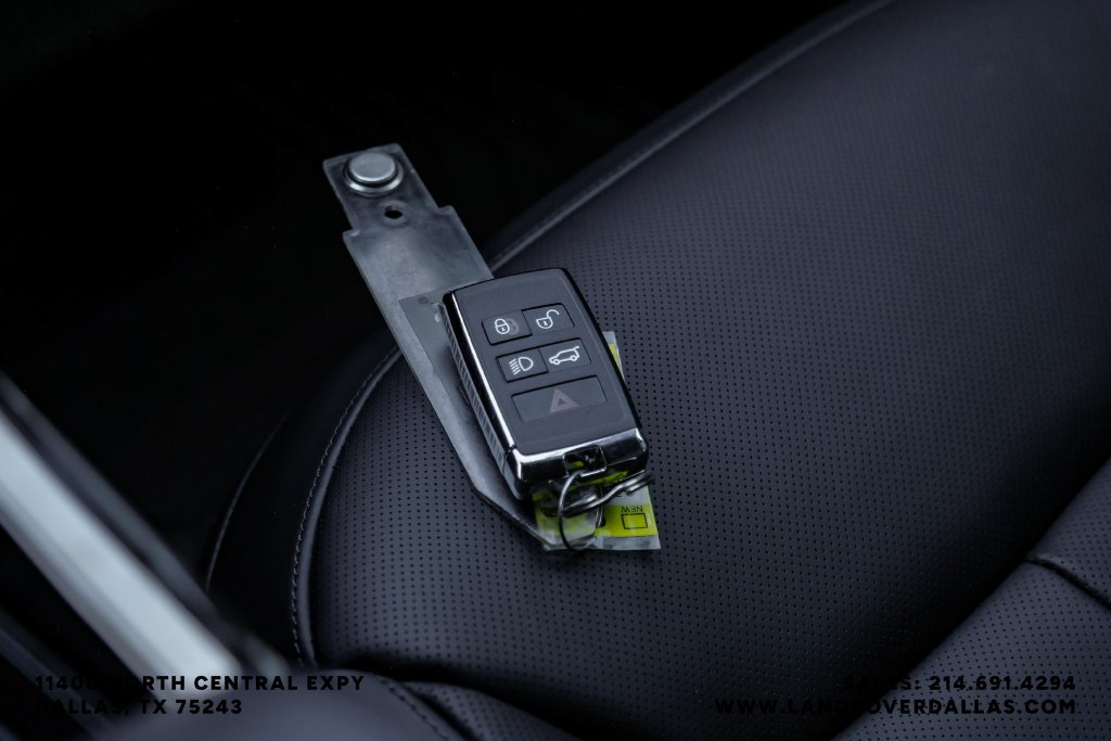 New 2026 Fuji White Land Rover Dynamic SE image 52