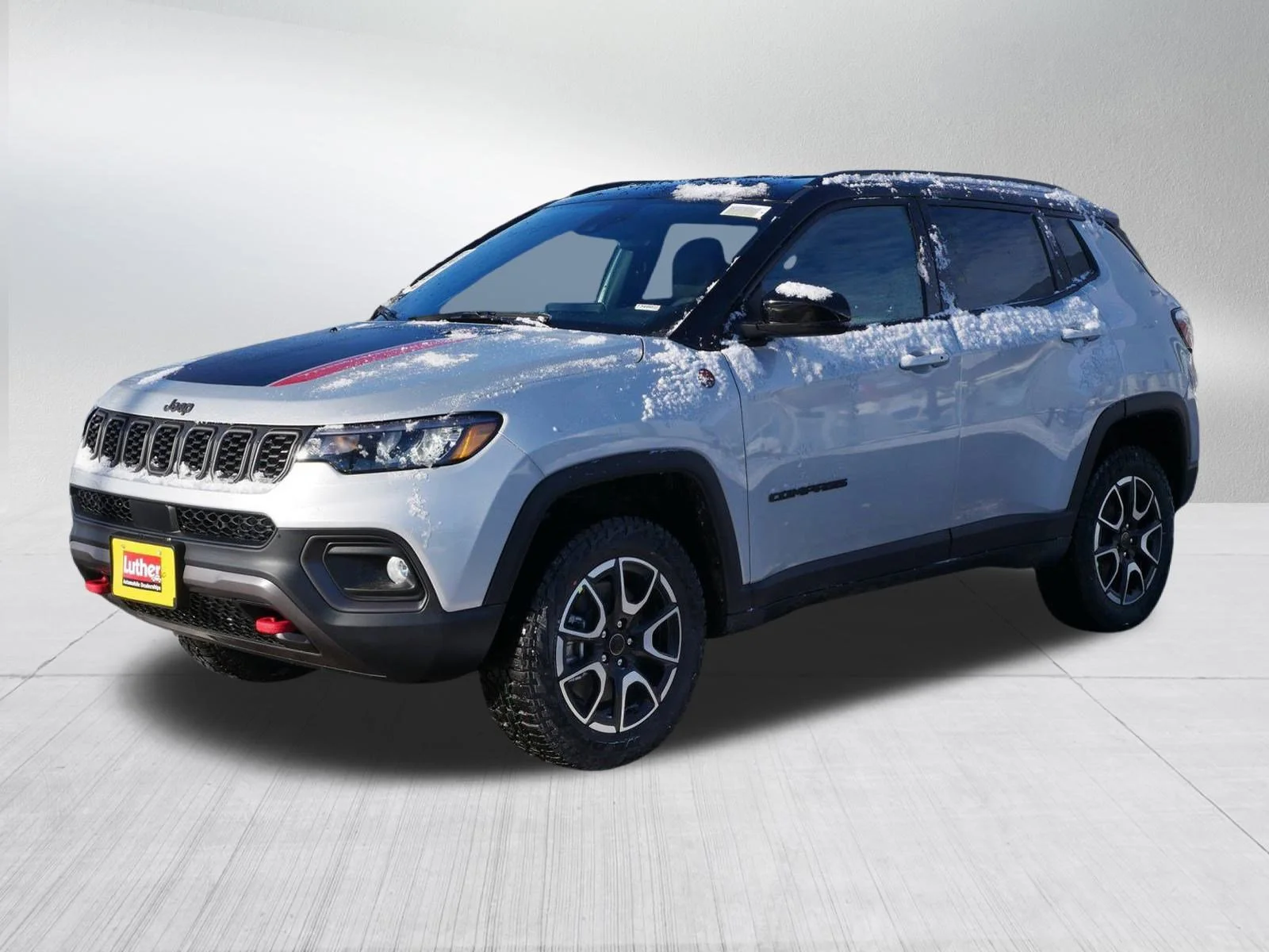 New 2026 Silver Zynith Metallic Clear-Coat Exterior Paint Jeep Trailhawk image 3