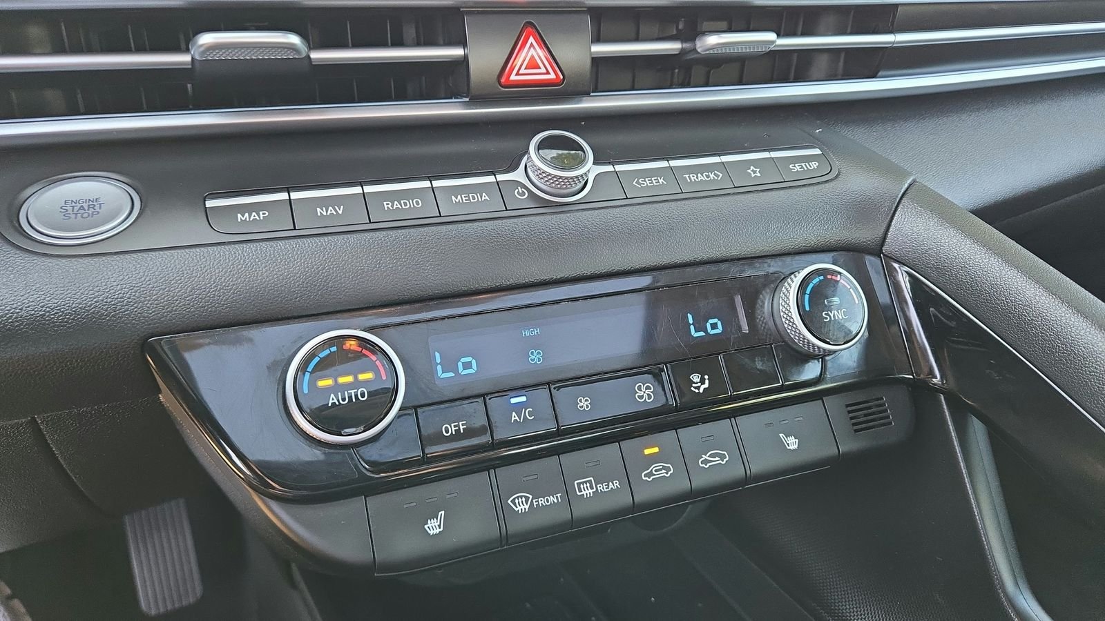 2025 Hyundai Elantra SEL - Photo 17