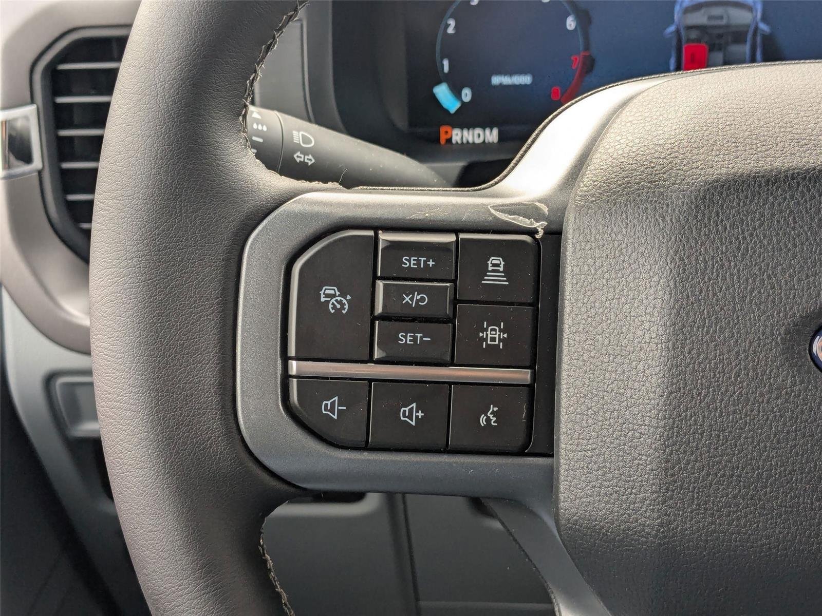 New 2025 Oxford White Ford XLT image 17