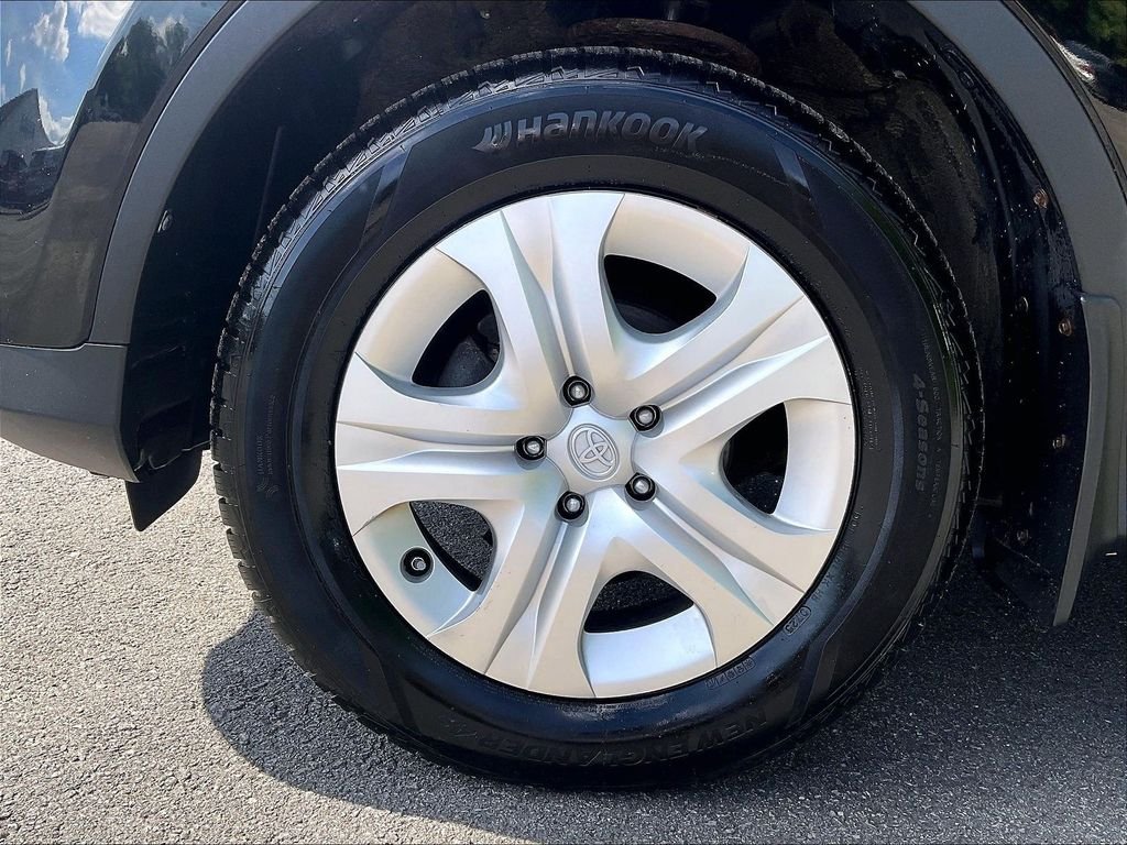 Used 2013 Black Toyota LE image 22