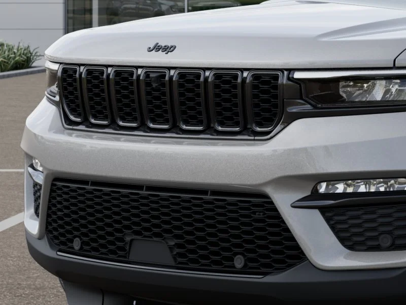 New 2025 Silver Zynith Exterior Paint Jeep Limited image 38