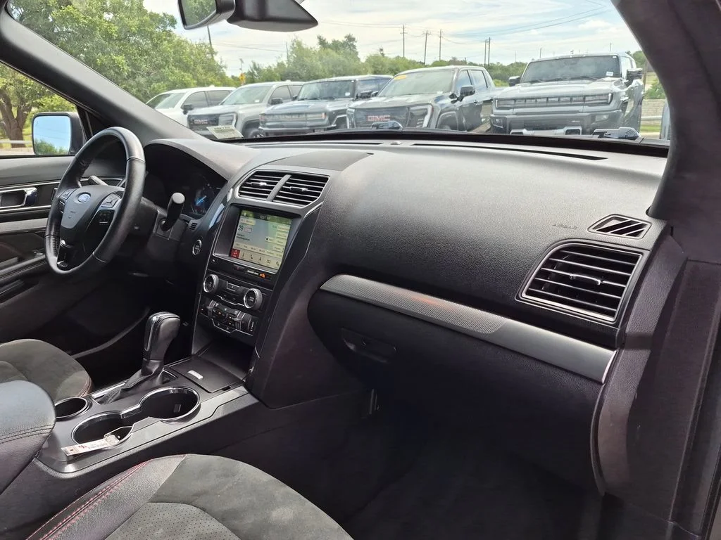 Used 2018 Gray Ford XLT image 40