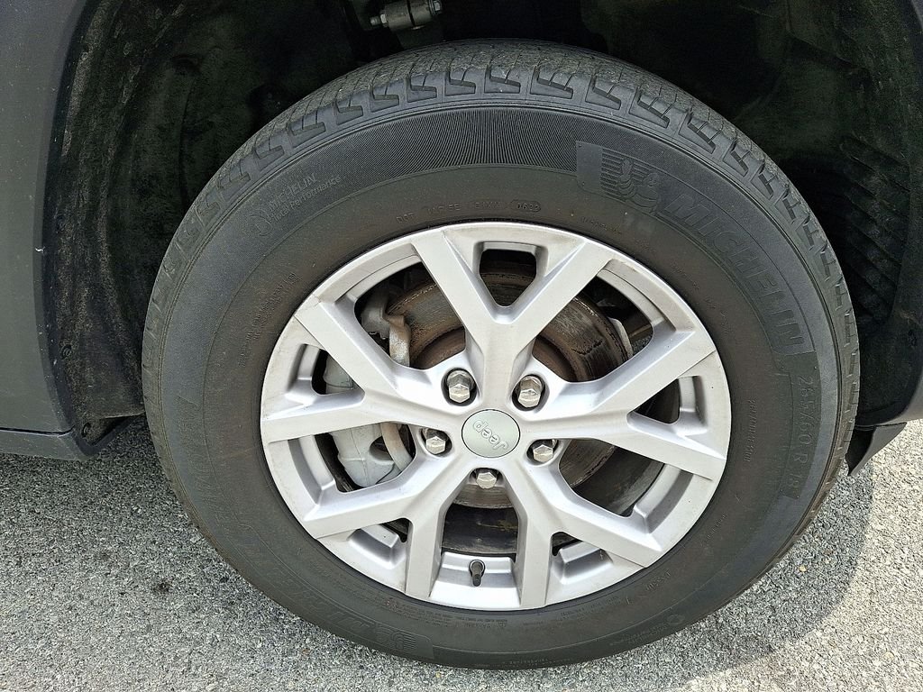 Used 2022 Black Jeep Limited image 9