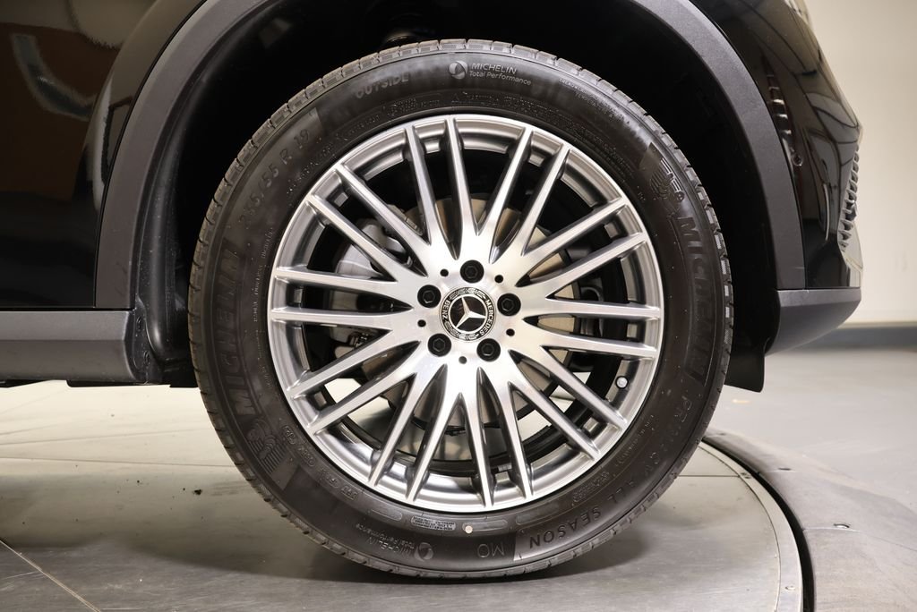 Used 2026 Black Mercedes-Benz GLC 300 image 12