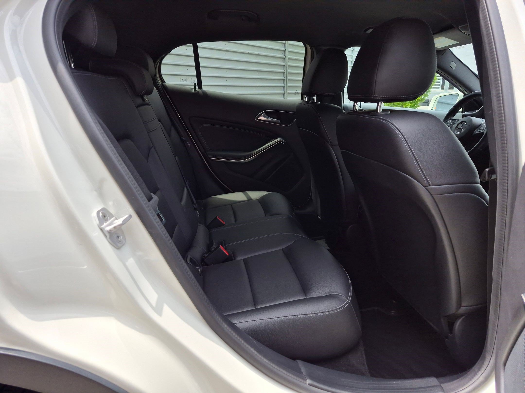 Used 2018 Cirrus White Mercedes-Benz GLA 250 image 28