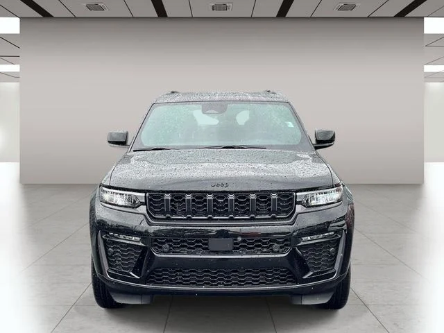 New 2026 Diamond Black Crystal Pearl-Coat Exterior Paint Jeep Limited image 9