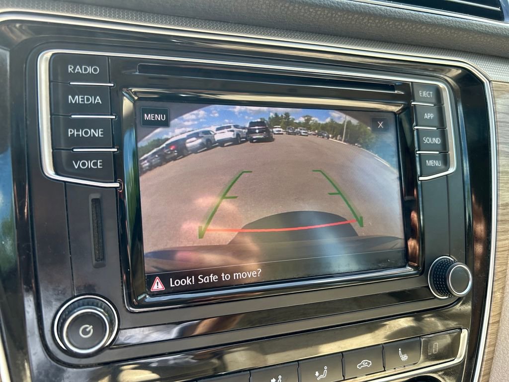 Used 2018 Black Volkswagen 2.0T SE image 33