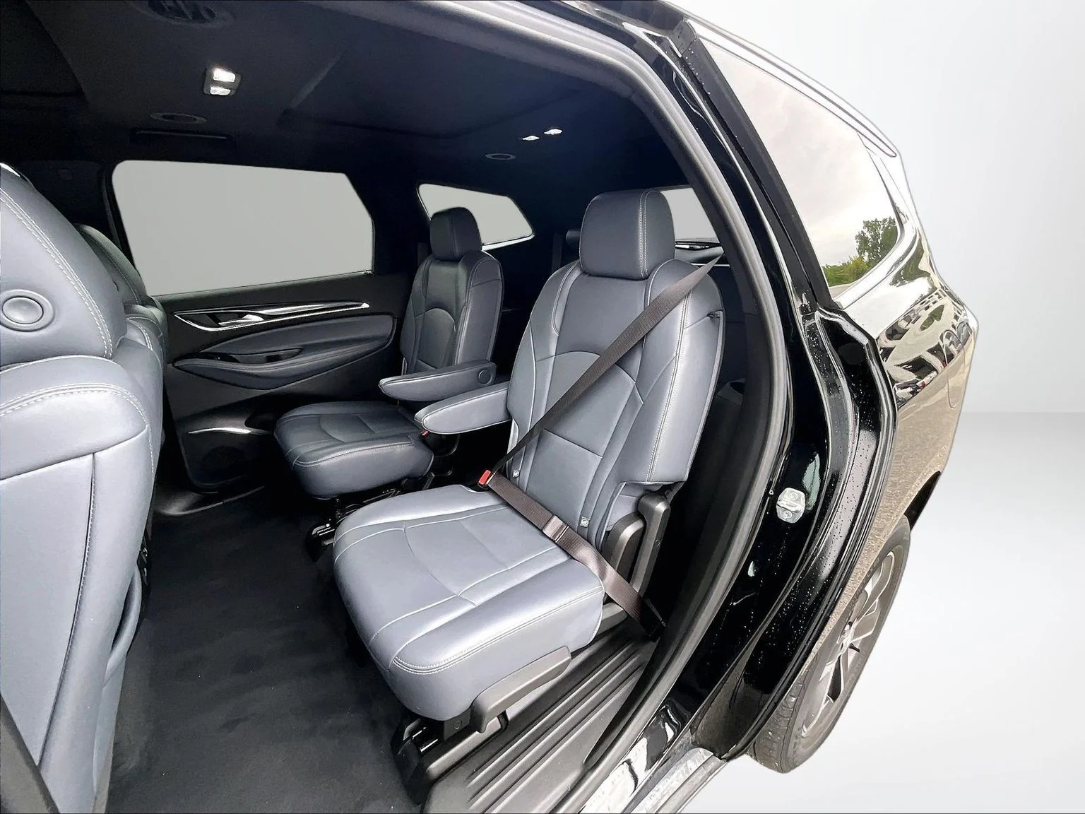 Used 2022 Black Buick Essence image 27