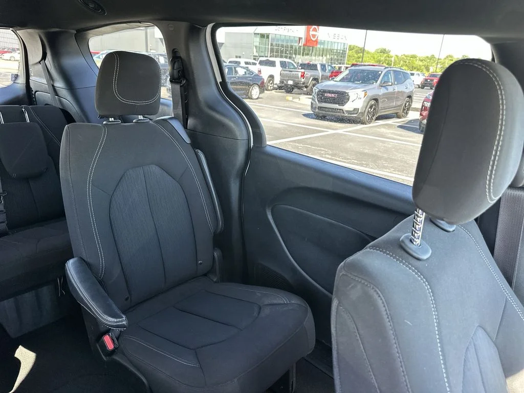 Used 2023 White Chrysler Touring image 14