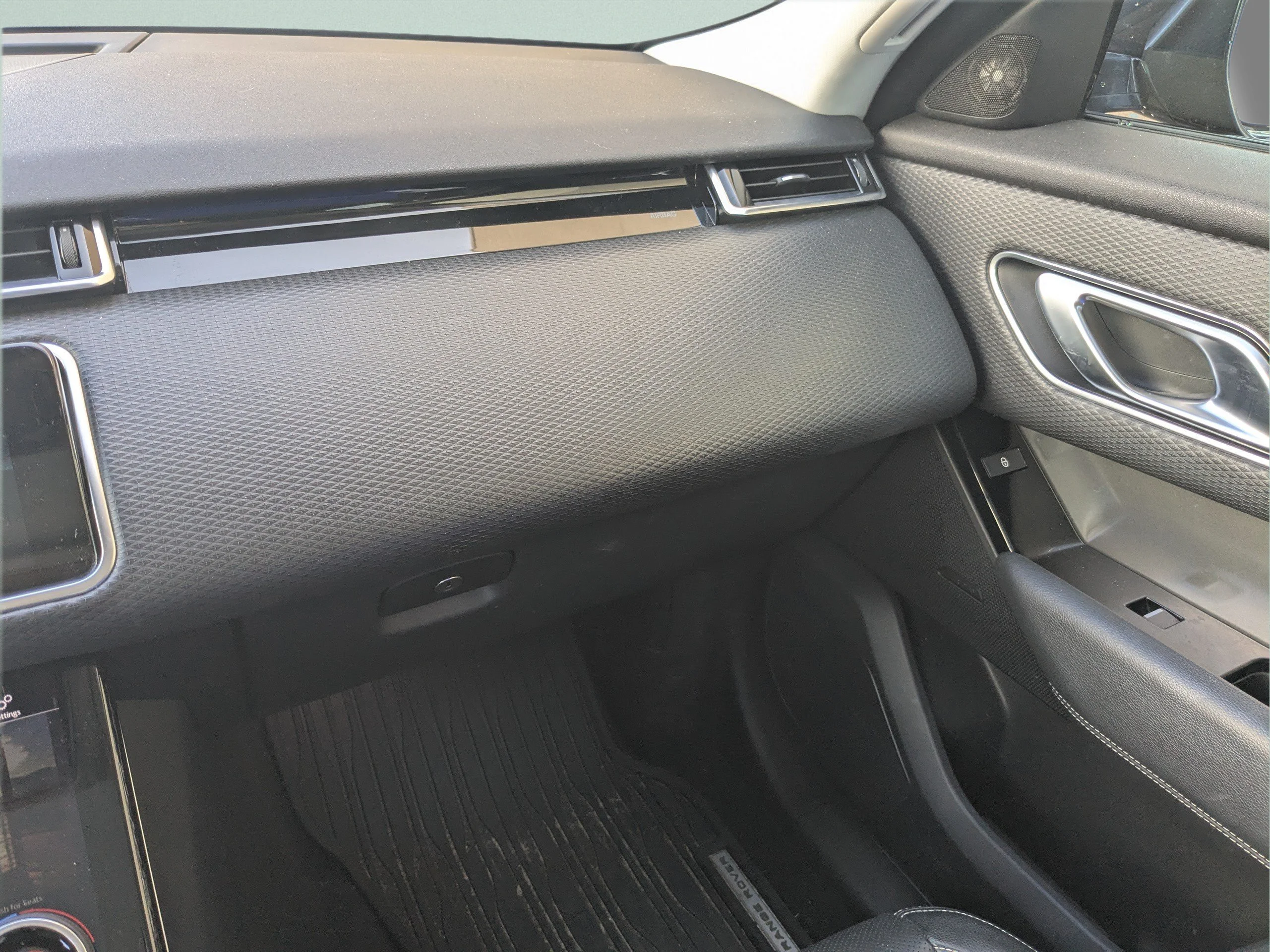 Used 2019 Silver Land Rover S image 12