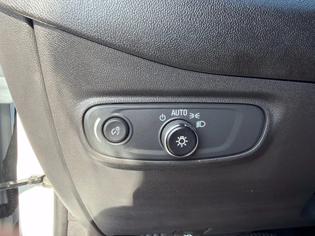 Used 2024 Summit White Chevrolet LT image 27