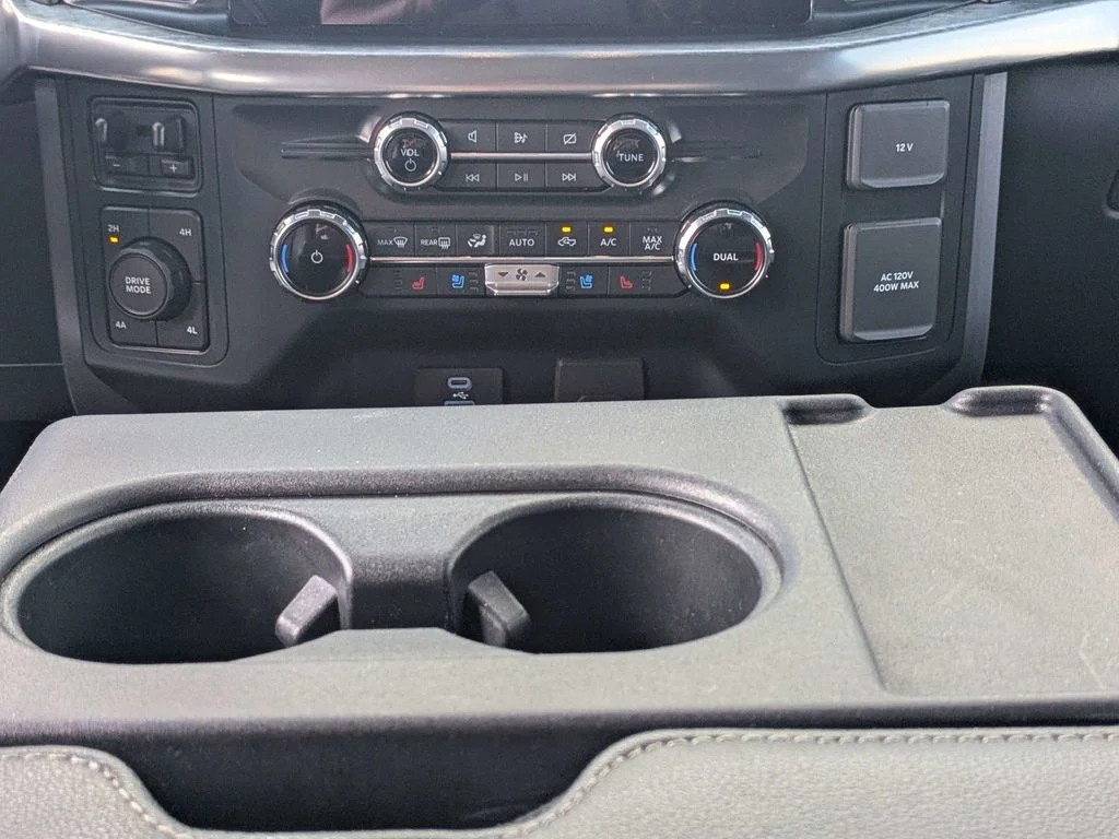 Used 2022 White Ford Lariat image 18
