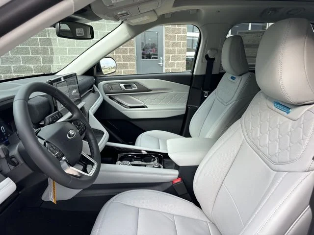 New 2026 Star White Metallic Tri-Coat Ford Platinum™ image 12