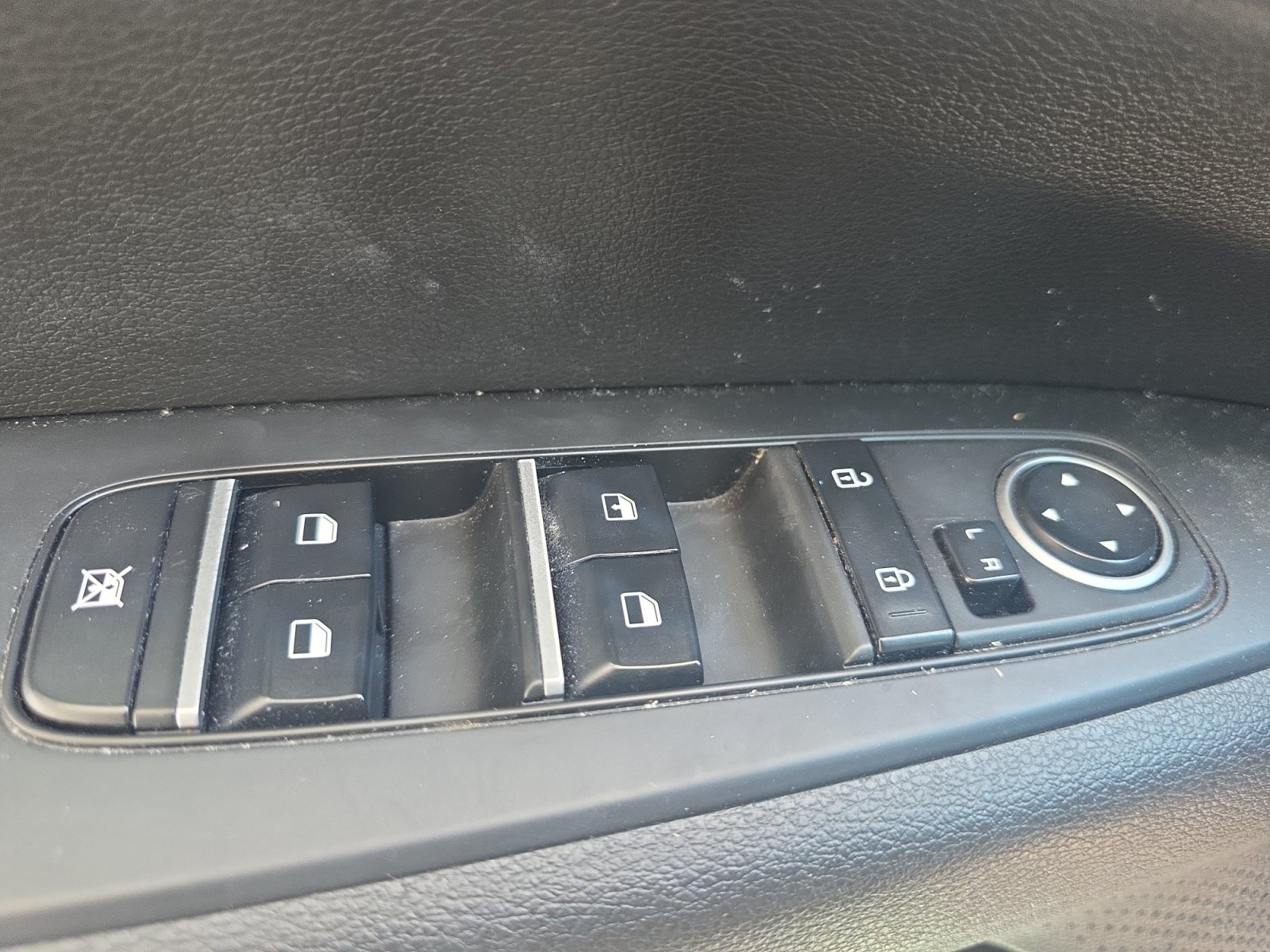 Certified Used 2023 Snow White Pearl Kia LXS image 22