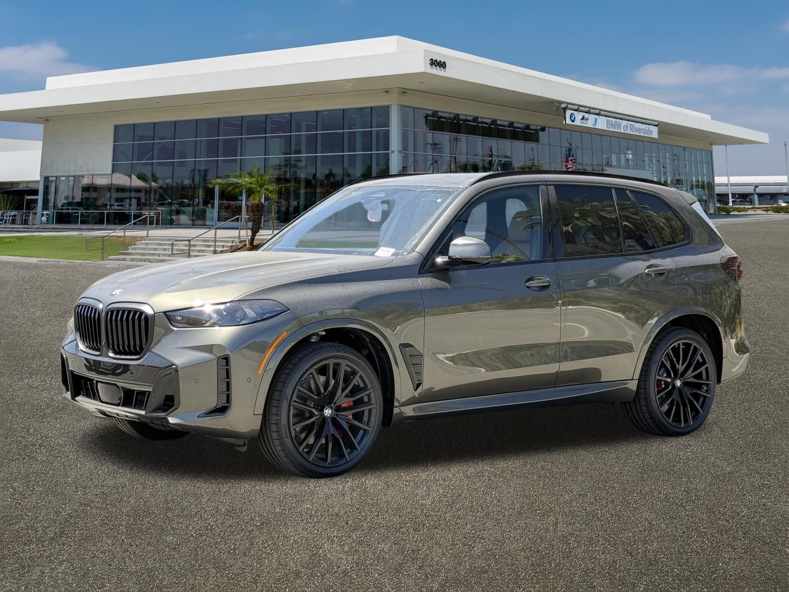 New 2026 Manhattan Green Metallic BMW sDrive40i image 5