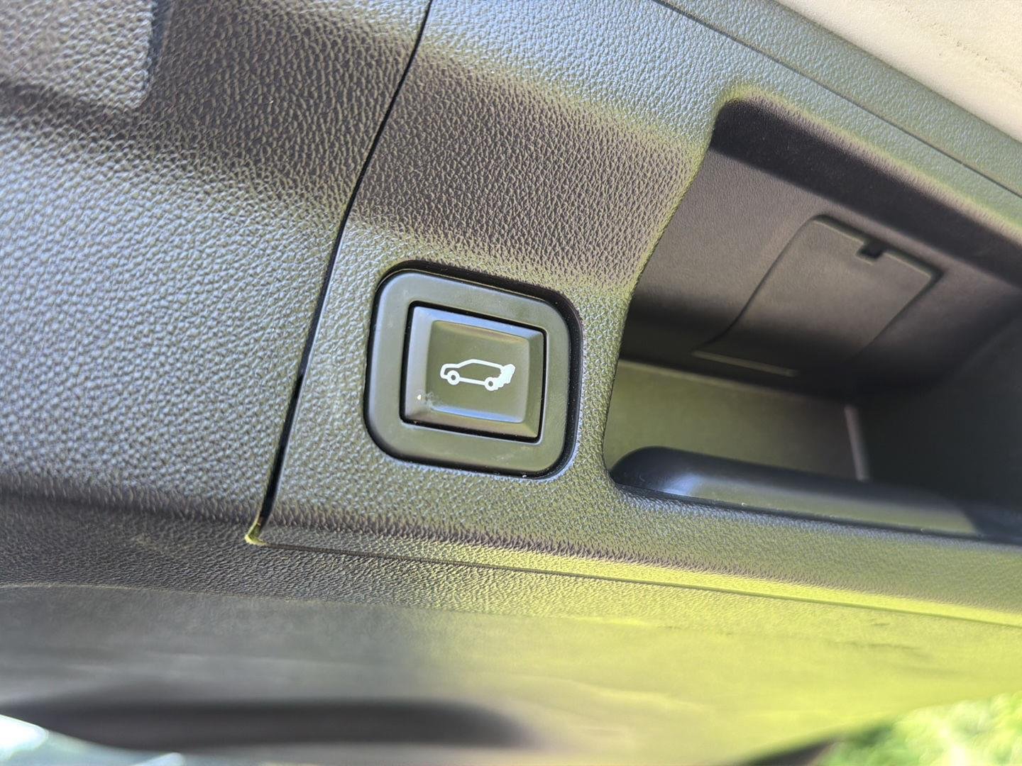 Used 2019 Quicksilver Metallic GMC SLE image 33