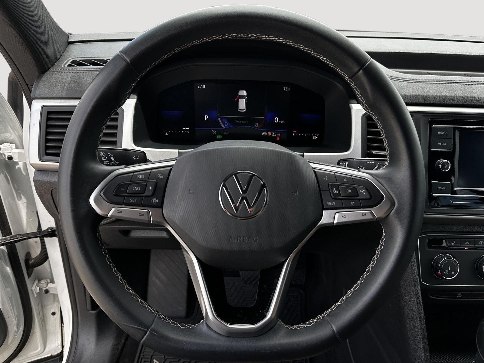 Used 2022 Pure White Volkswagen 2.0T SE image 13