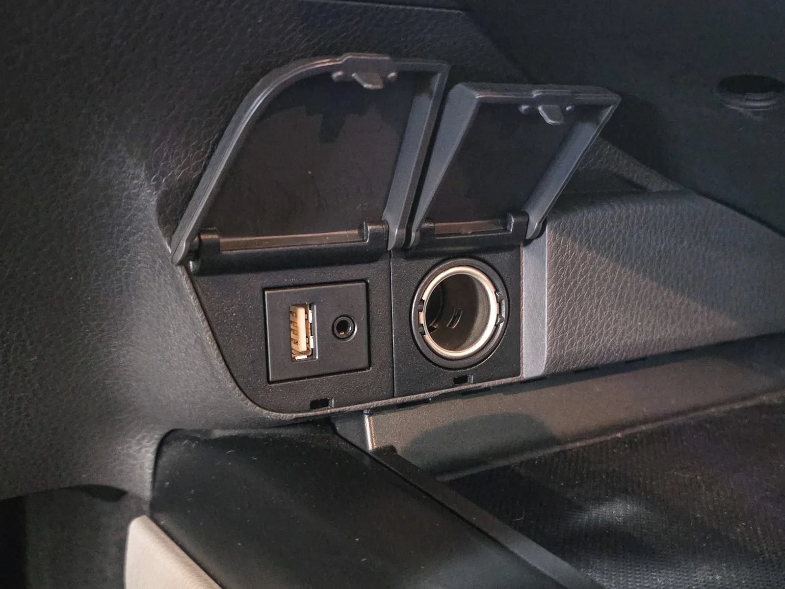 Used 2018 Gray Toyota LE image 28