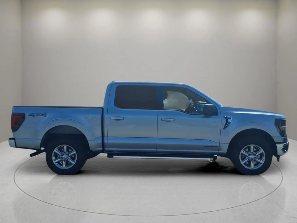 Used 2024 Silver Ford XLT image 3