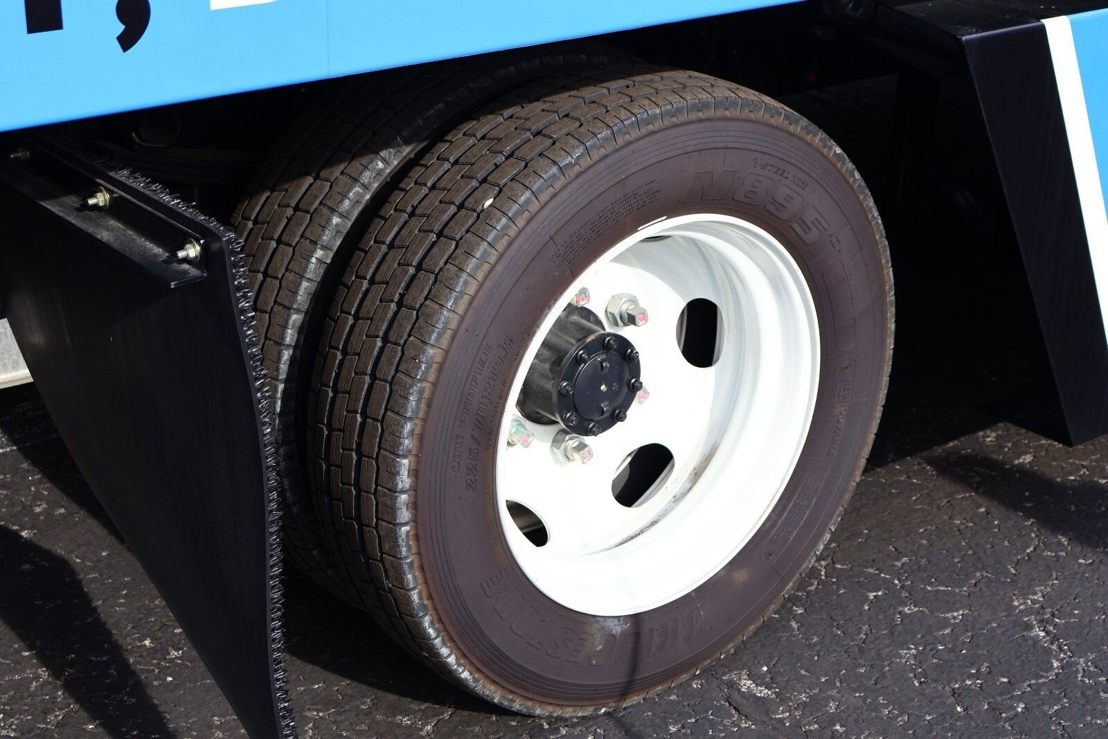 2023 Isuzu NRR - Photo 16