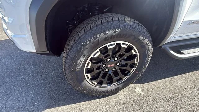 2026 GMC Canyon AT4 - Photo 9