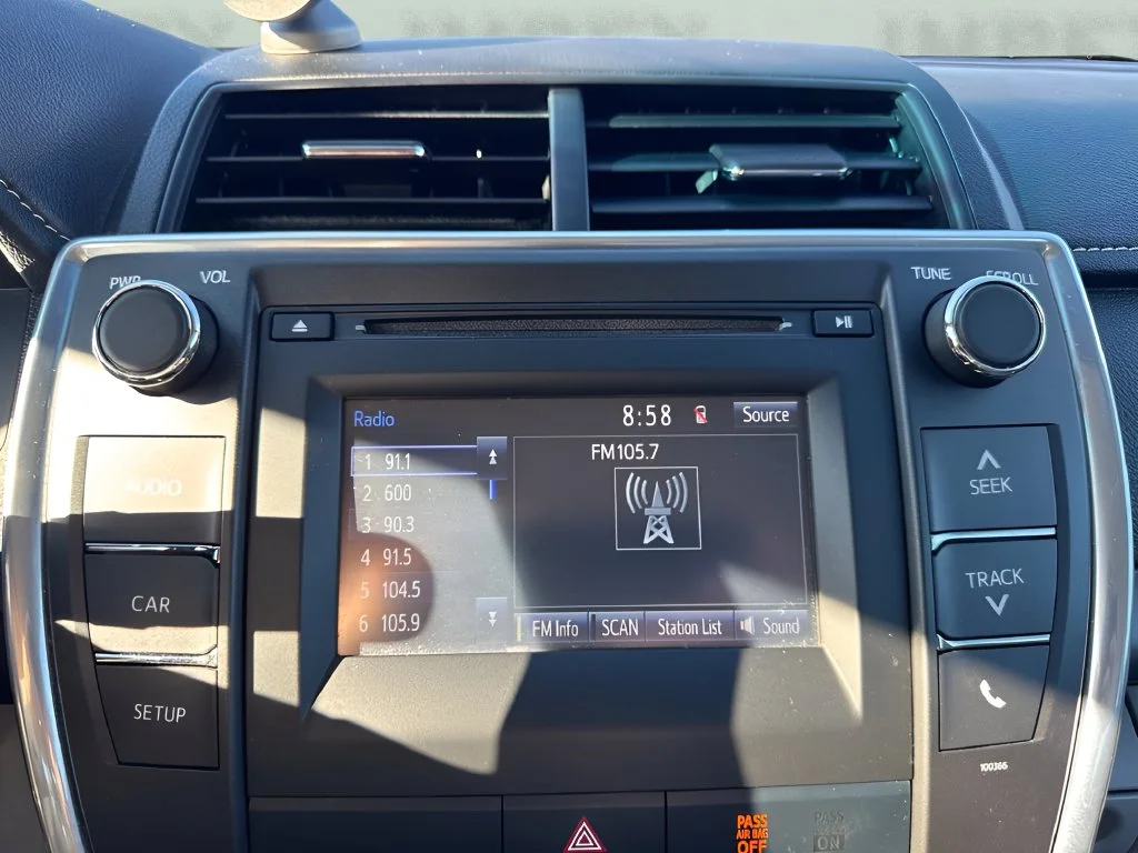 Used 2015 White Toyota LE image 16