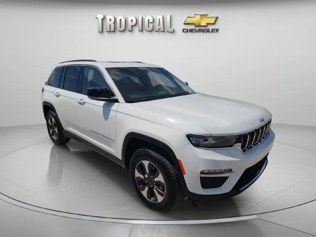 Used 2024 White Jeep LIMI image 7
