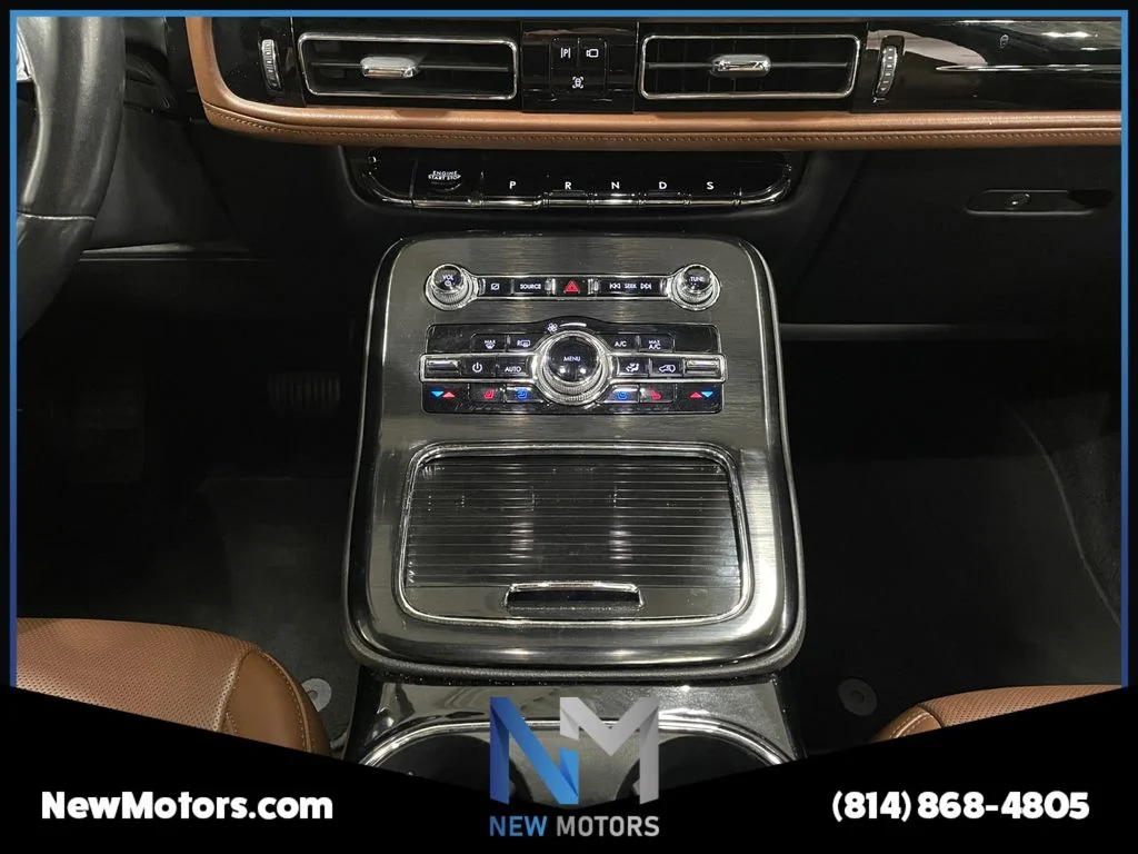 Used 2022 Black Metallic Lincoln Reserve image 11