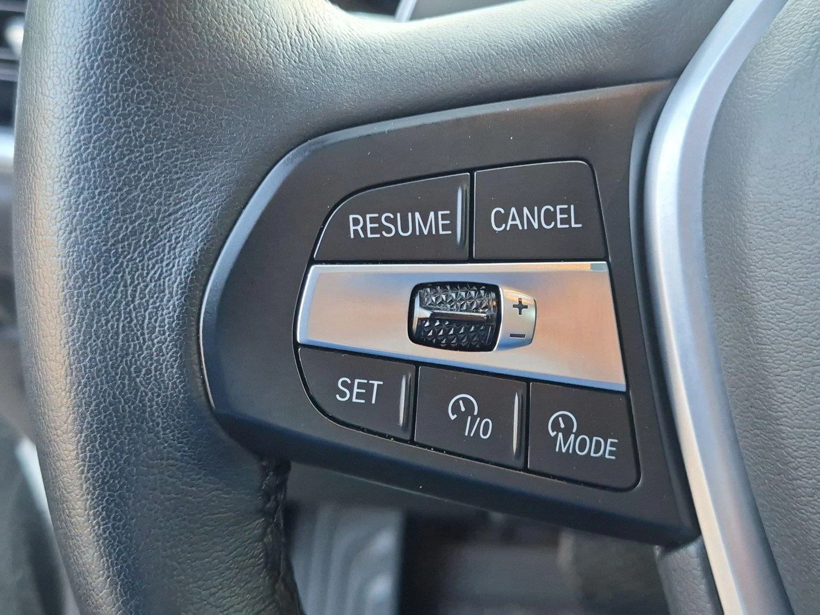 Used 2025 Mineral White Metallic BMW xDrive40i image 18