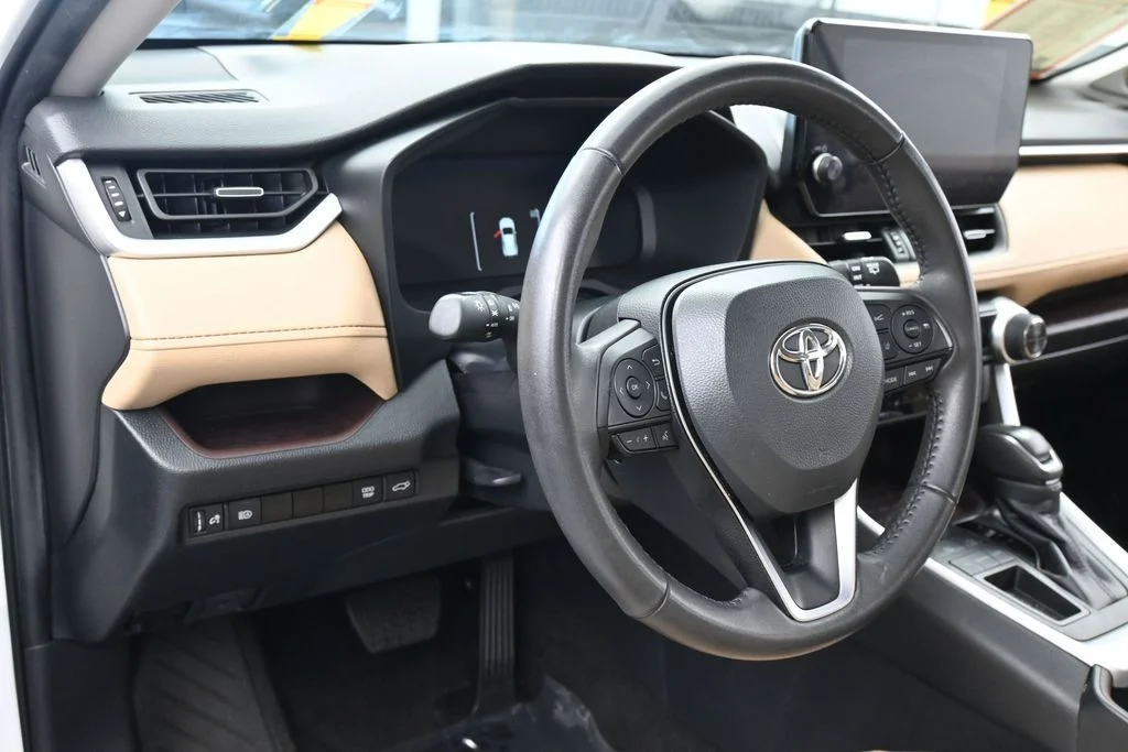 Used 2023 Ice Cap Toyota Limited image 15