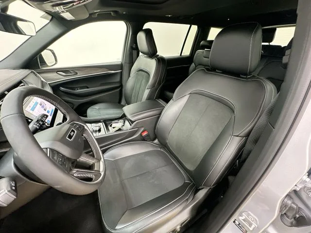 New 2026 Silver Zynith Exterior Paint Jeep Altitude image 14
