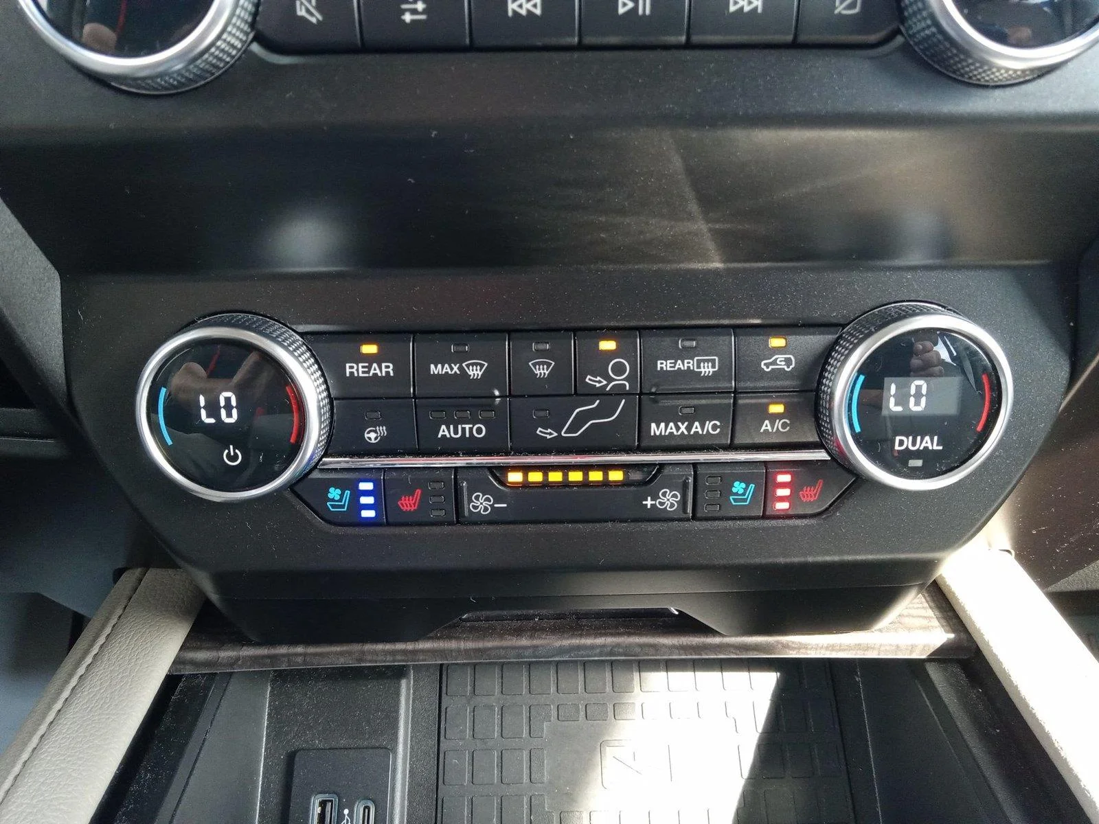 Used 2020 Blue Ford Limited image 22