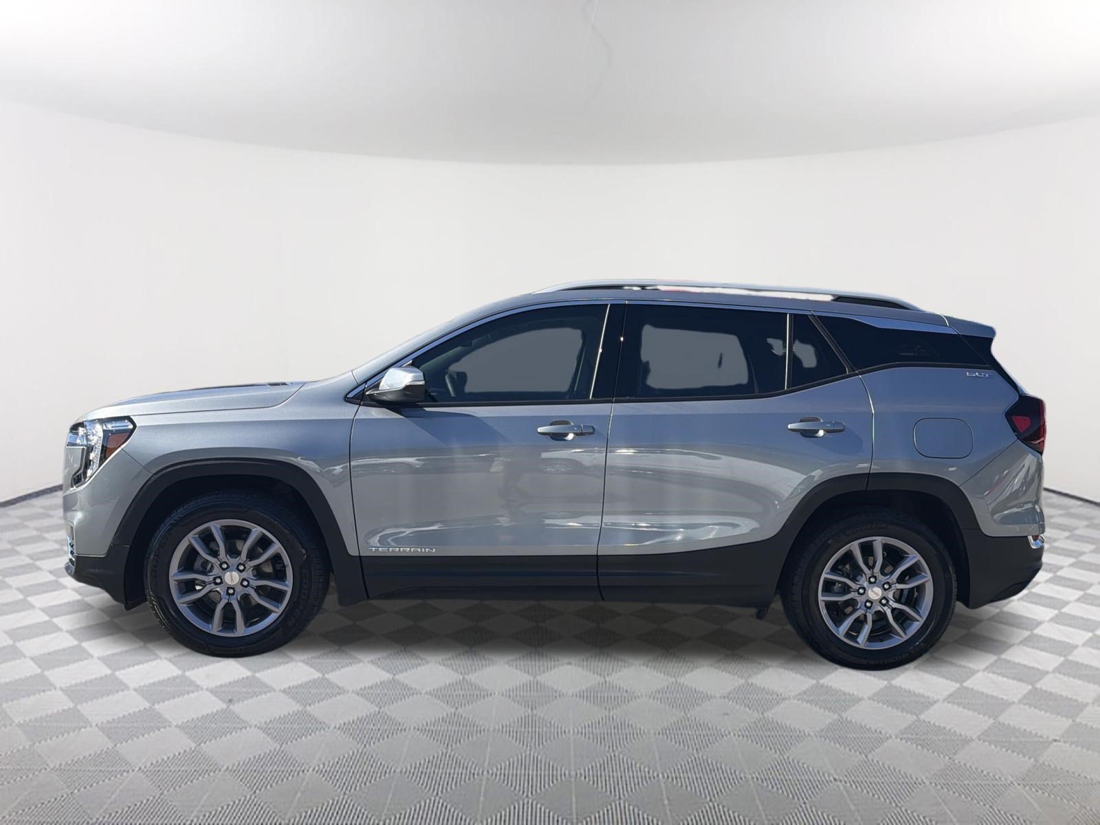 2024 GMC Terrain SLT - Photo 8