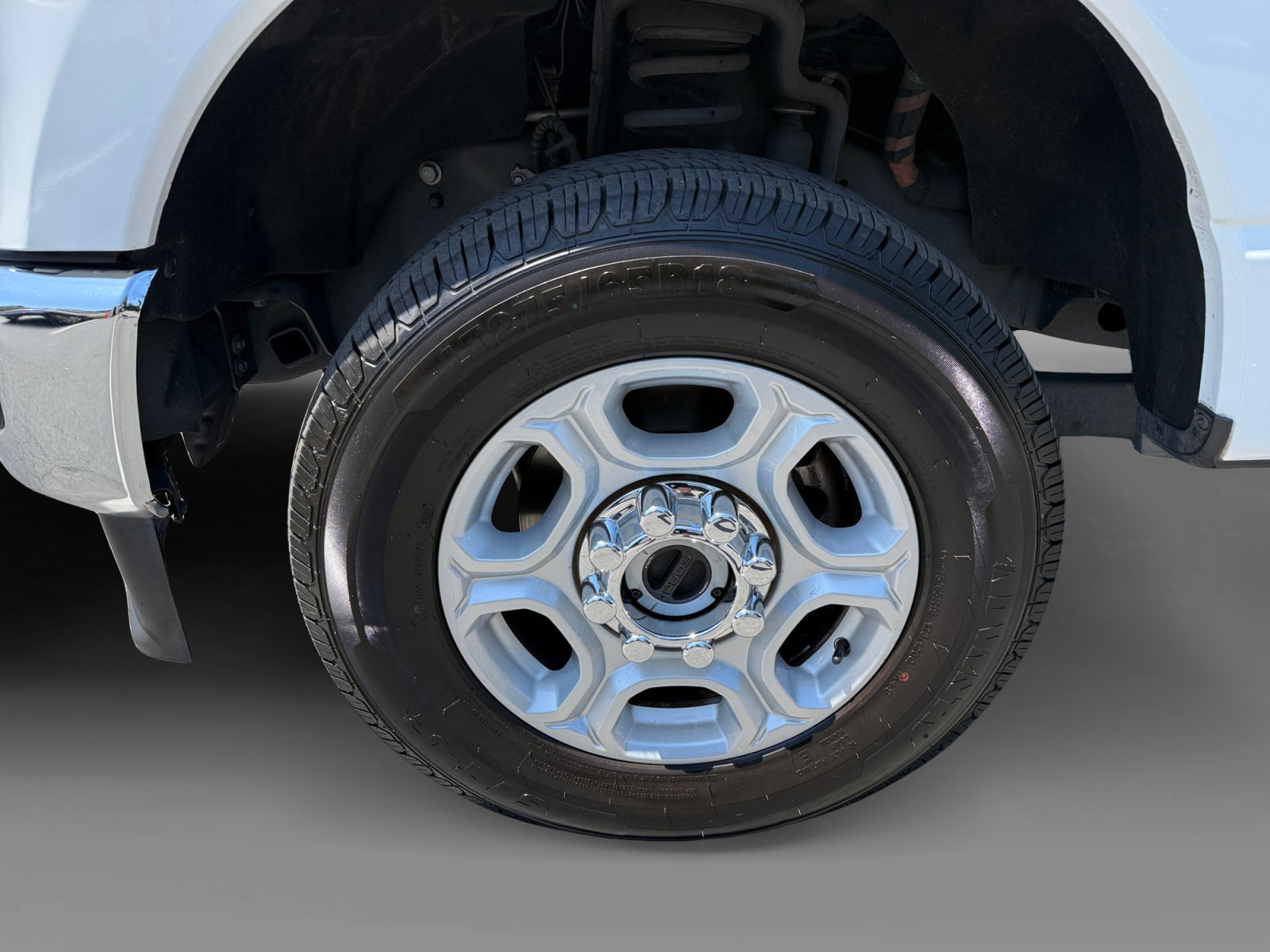 Used 2025 Oxford White Ford XLT image 9