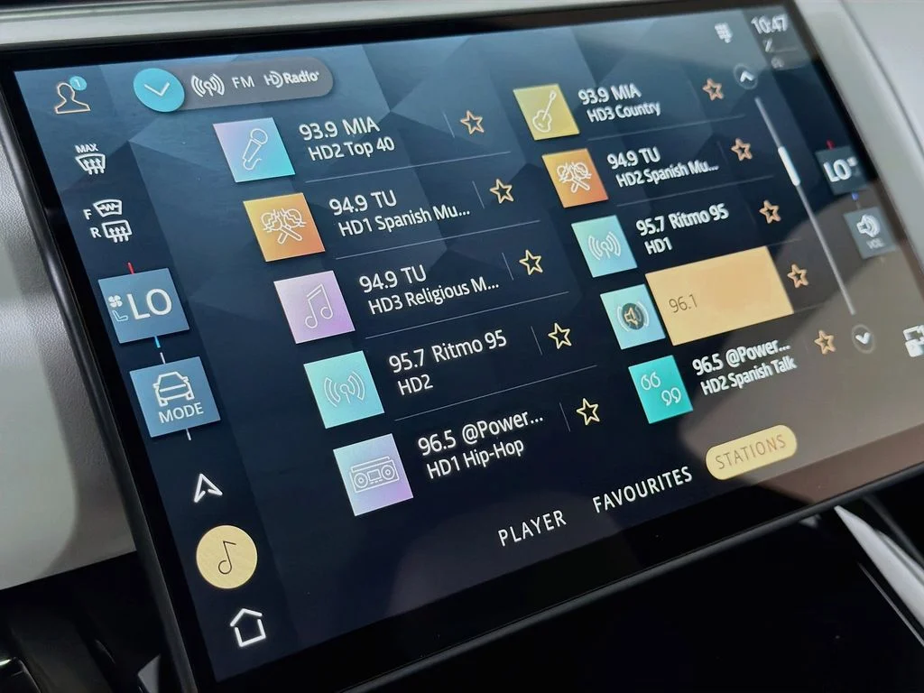 New 2026 Santorini Black Land Rover SE image 15