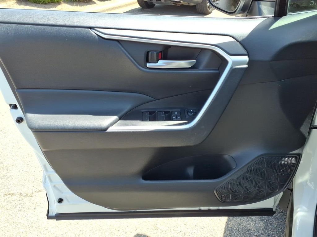 Used 2024 Ice Toyota XLE image 9