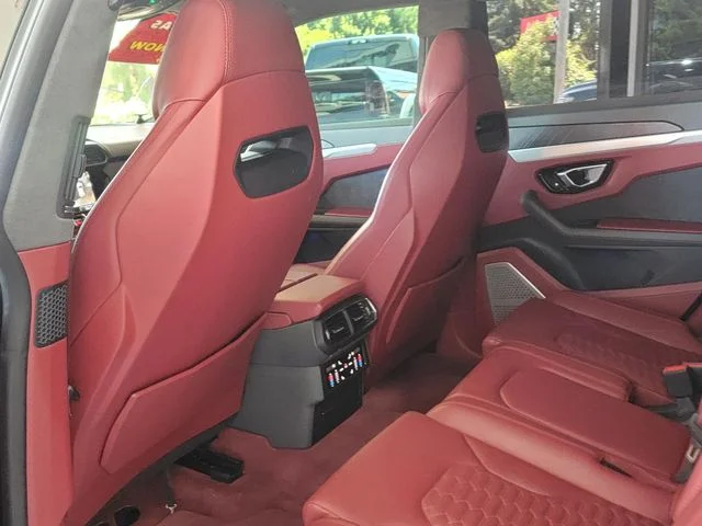 Used 2020  Lamborghini Base image 11