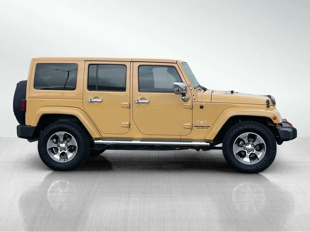 Used 2014 Dune Clear Coat Jeep Sahara image 2