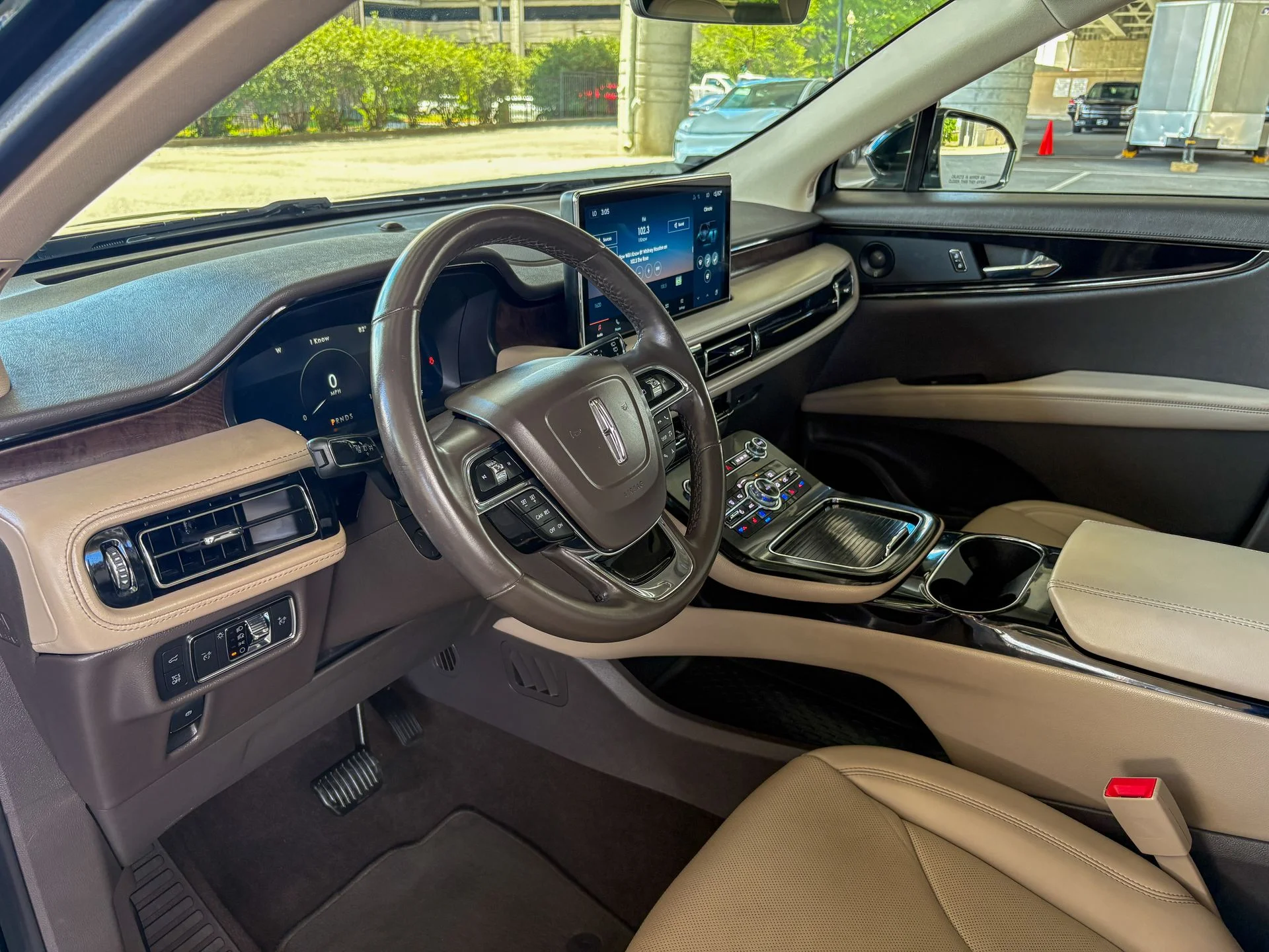 Used 2021 Green Lincoln Reserve image 6