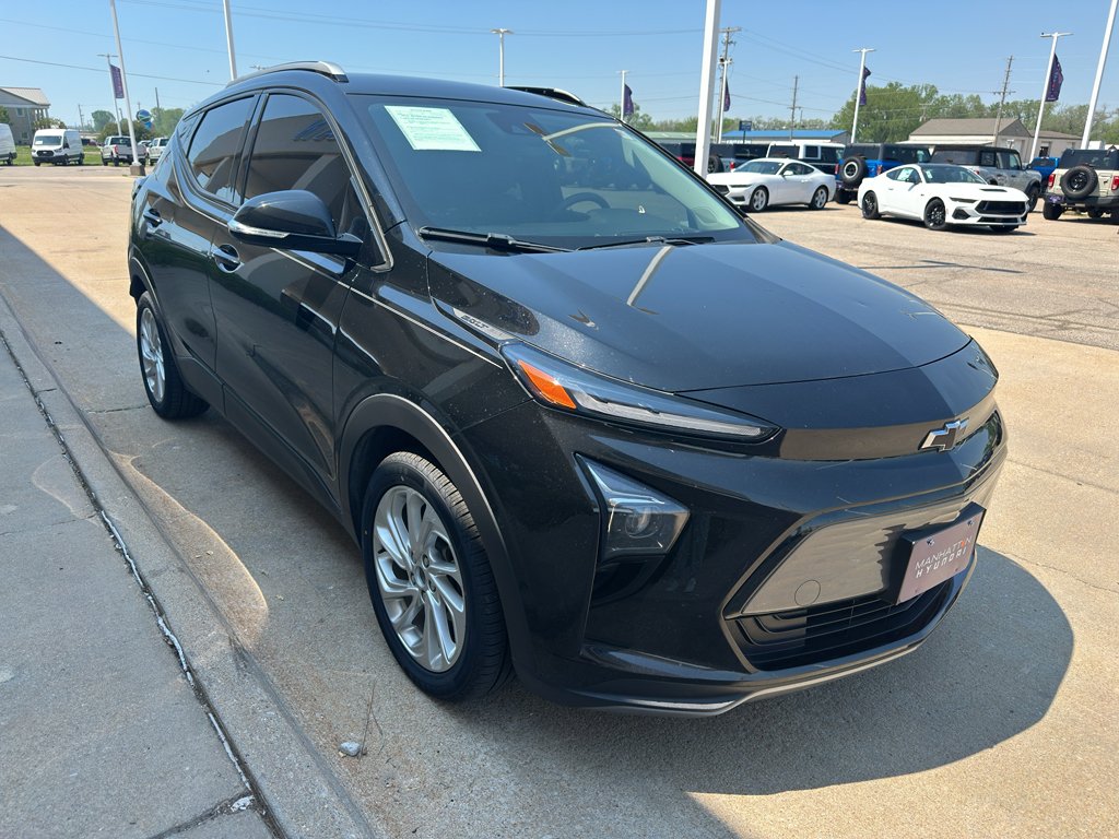 Used 2023 Chevrolet Bolt EUV LT with VIN 1G1FY6S09P4136996 for sale in Manhattan, KS
