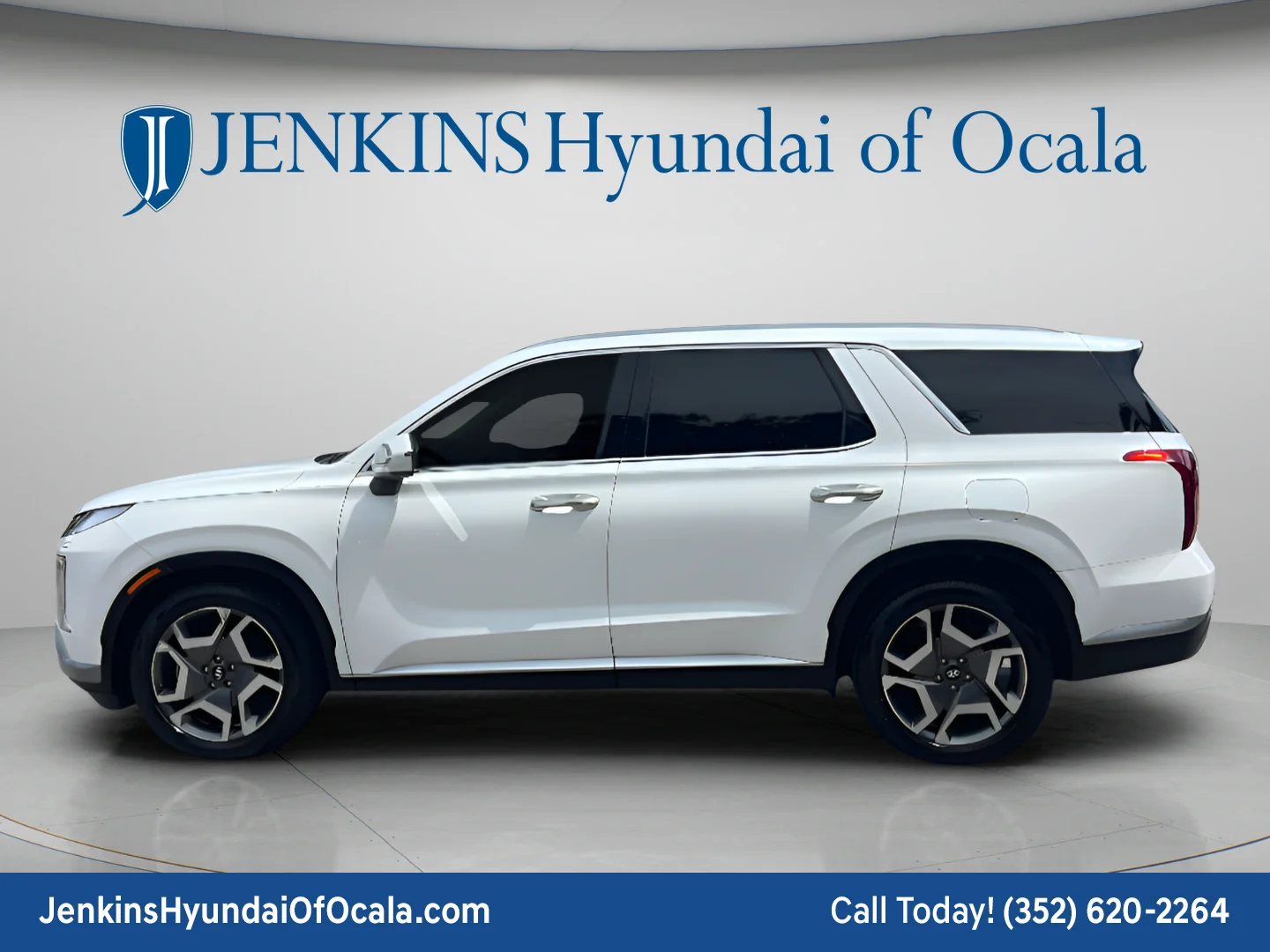 Used 2024 Hyper White Hyundai SEL 7P image 6