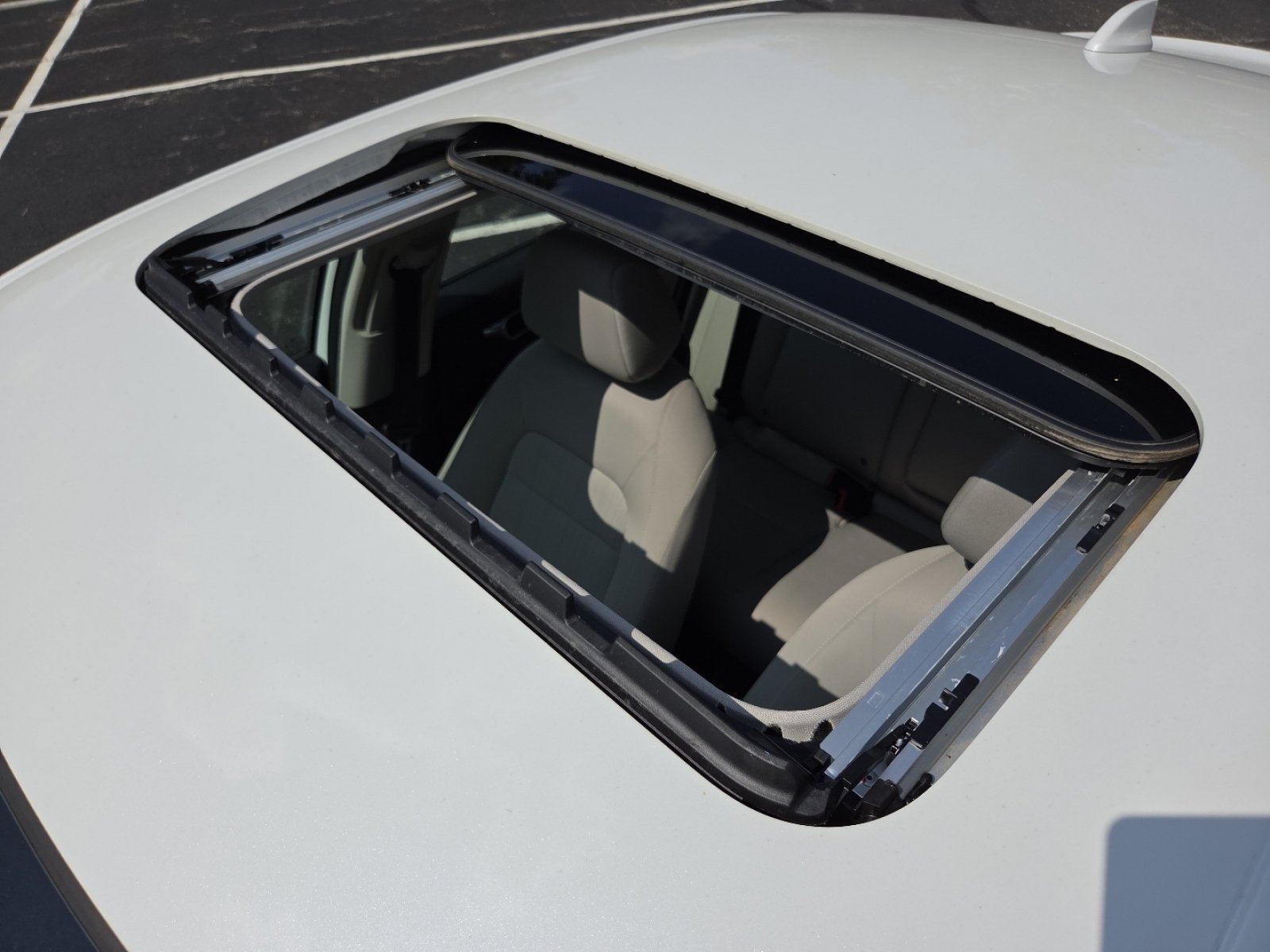 Certified Used 2024 Platinum White Pearl Honda EX image 4