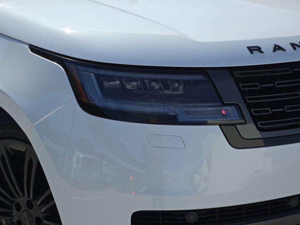 New 2026 Ostuni Pearl White LAND ROVER SE LWB 7-Seats / V8 image 34