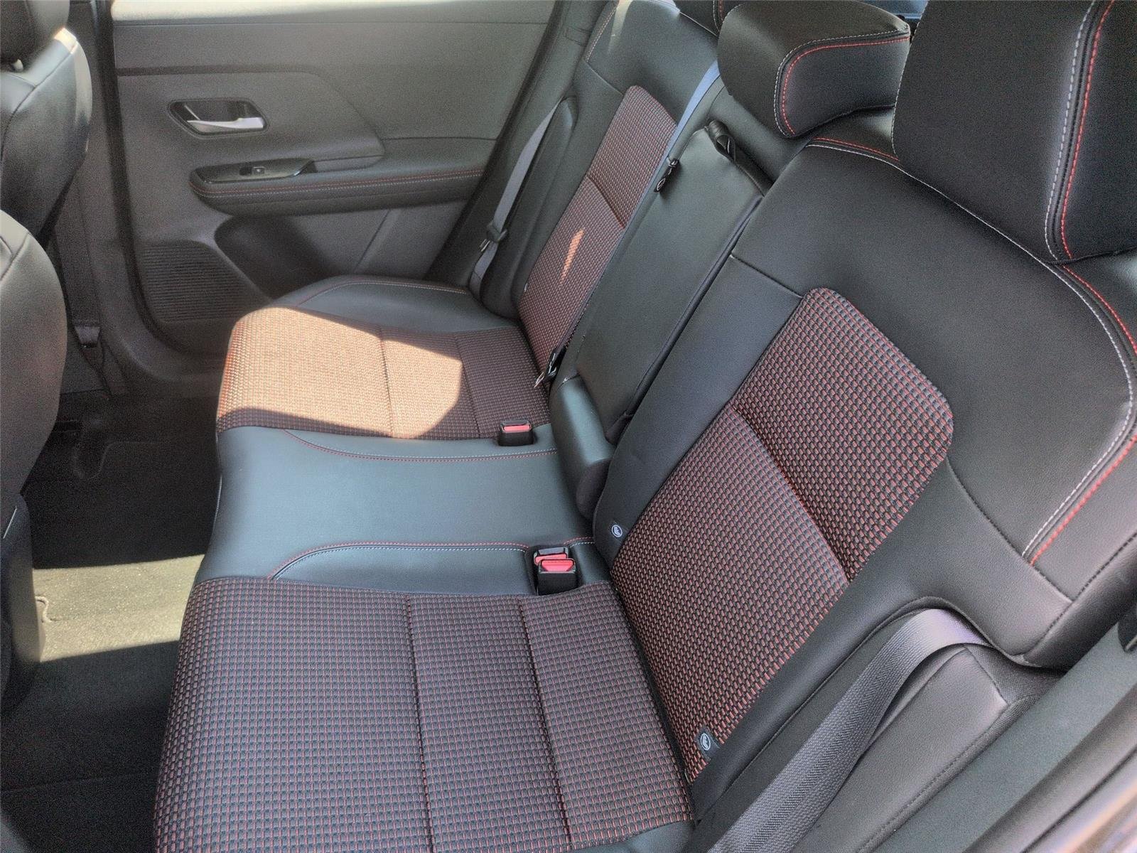 Used 2025 Canyon Bronze Metallic Nissan SR image 33