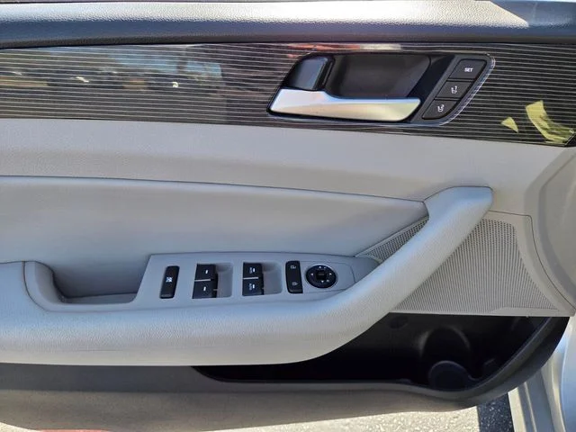 Used 2018 Silver Hyundai Limited image 16